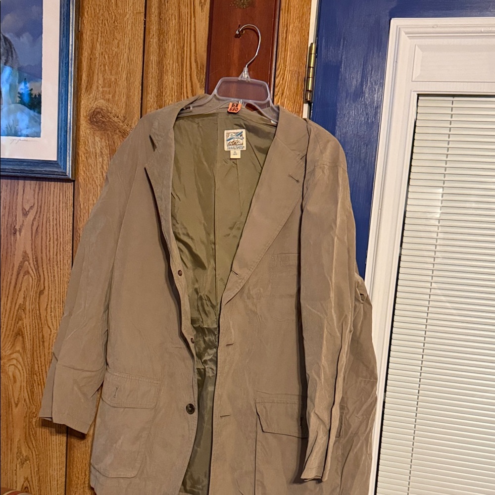 TravelSmith Men's Tan Trench Coat